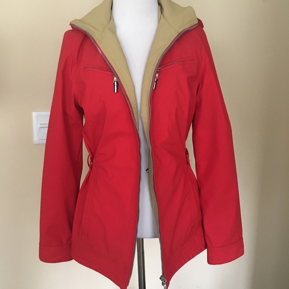 Weatherproof trench coat / raincoat